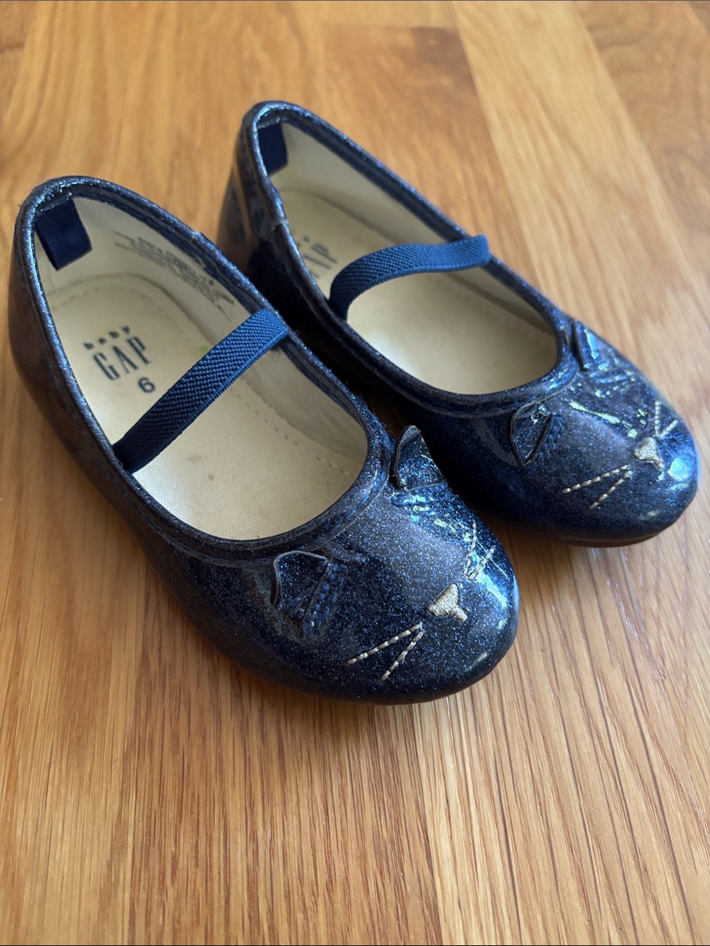 Size 6 Toddler Baby Gap Sparkly Cat Shoes